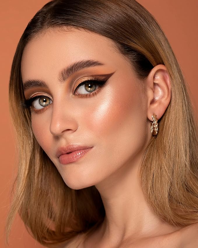 Sigma Beauty Professional F35 Tapered Highlighter synthetic Face Makeup Brush with SigmaTech® fibers for Highlighting and Contouring